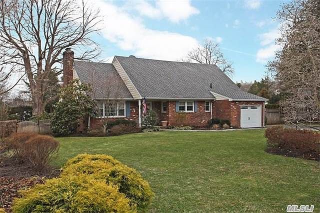 1st image of 10 Oakridge Dr