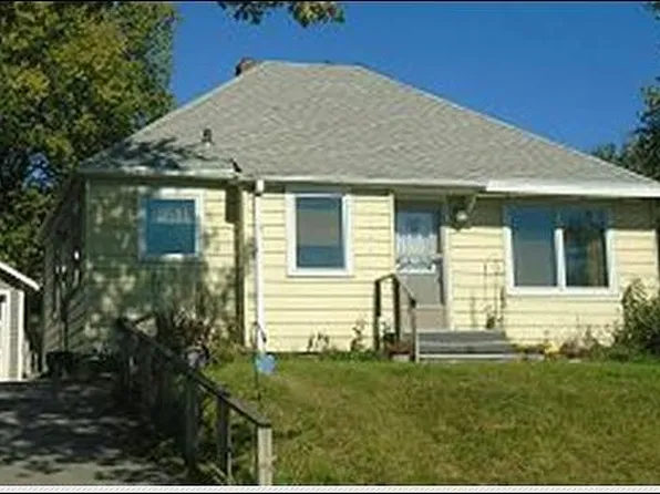 324 W 12th St, Wahoo, NE 68066
