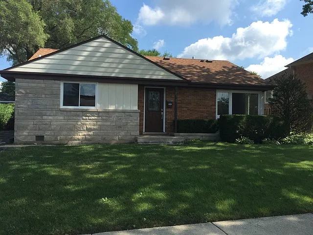 7310 Lake St photo 1
