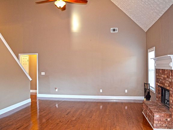 4th image of 2118 Breedlove Springs Ct