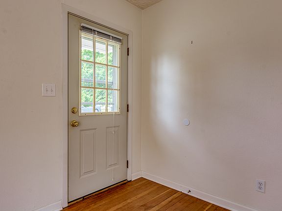 3rd image of 2906 E 28th St