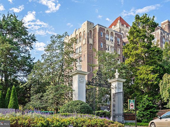 4th image of 3900 Cathedral Ave NW #613A