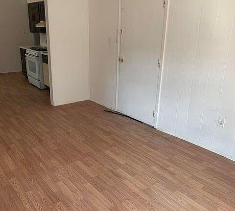 4th image of 221 Barney St #5