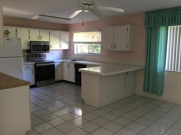2nd image of 314 SW Eastport Cir