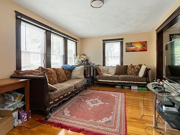 3rd image of 31-33 Underwood Ave #1
