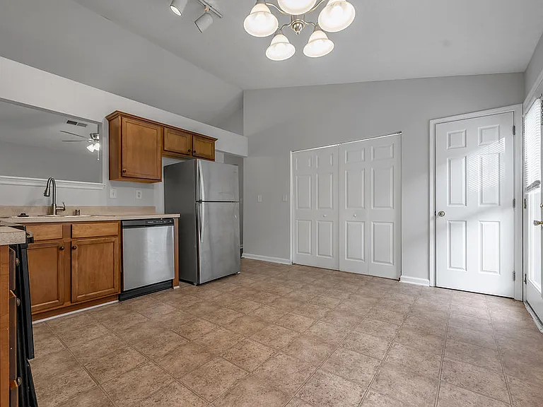 660 Morgan Hills Dr — Photo 4