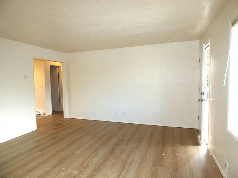 721-759 Hawthorne Ave NE — Photo 6