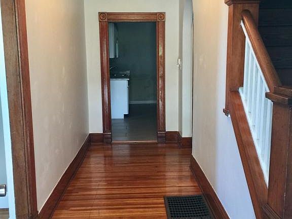 4th image of 220 Brooks St