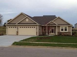 1424 Fox River Run, Mukwonago, WI 53149