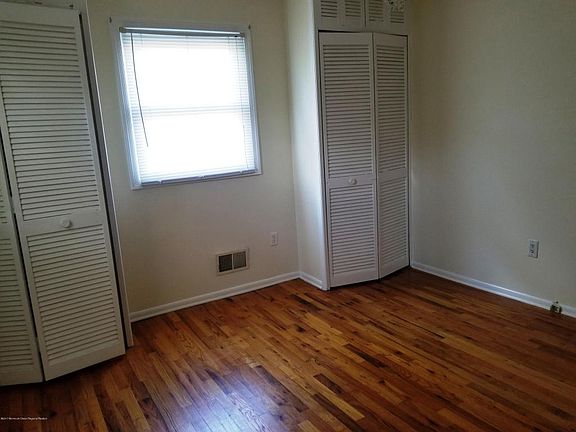 5th image of 15 East Dr