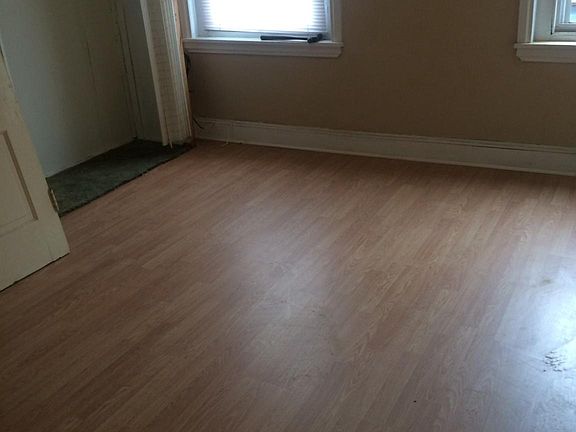 5th image of 2436 W Oakdale St
