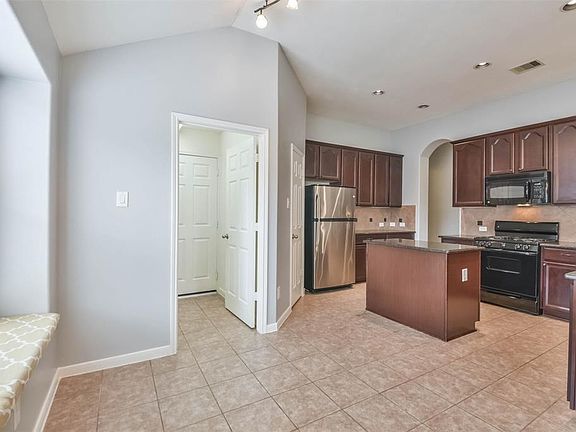 4th image of 3603 Knights Hollow Ct