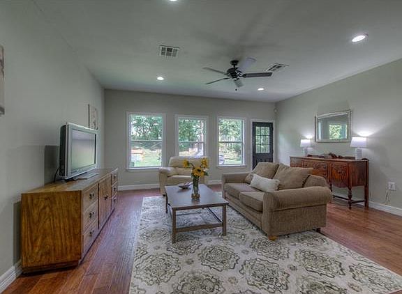 3rd image of 4911 Broadhill Dr