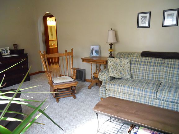 2nd image of 104 Sunset Dr