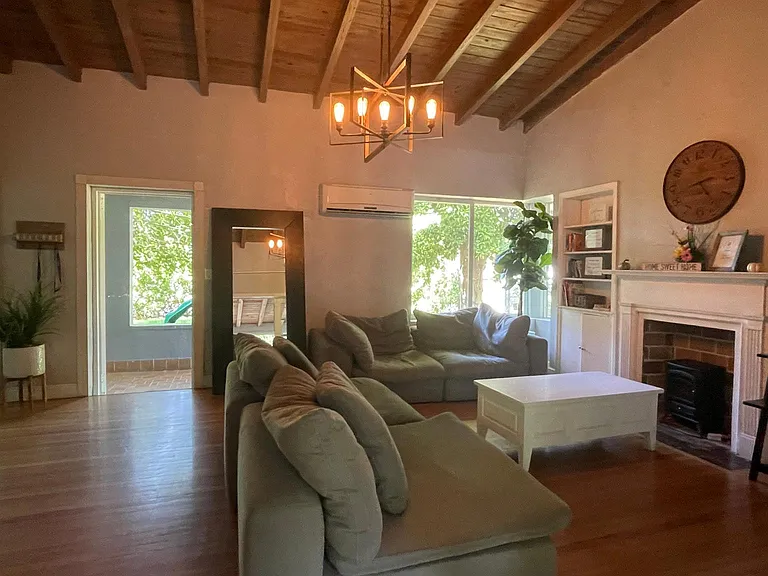 851 NW 14th Ct — Photo 8