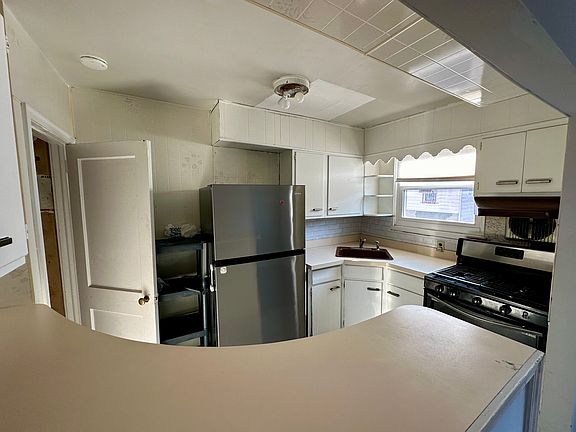 5th image of 5821 Oakland St