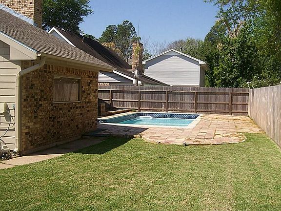 3rd image of 4311 Valparaiso Cir
