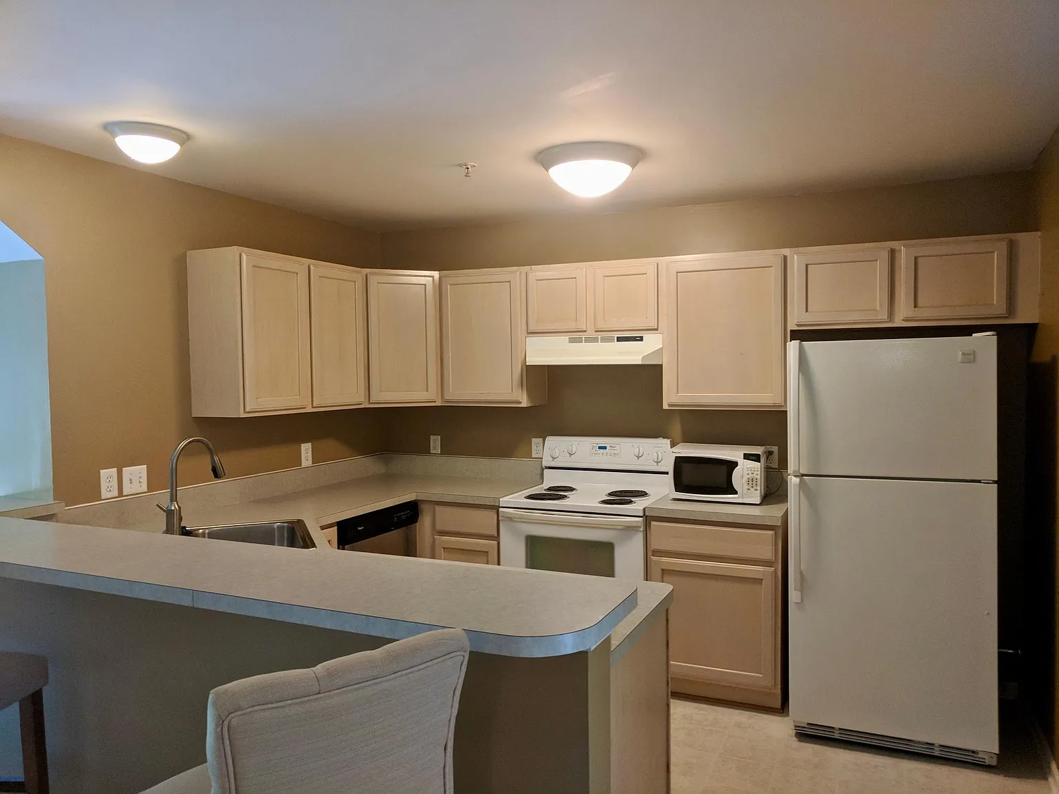 2 bed, 1120 sqft, $2,100 — Photo 2