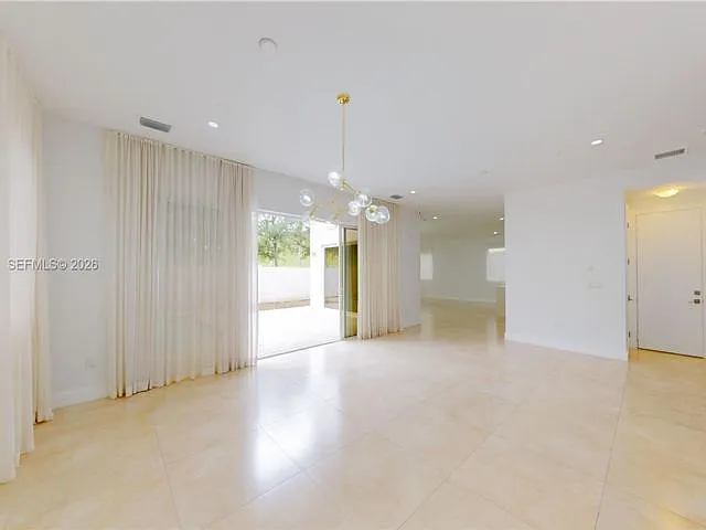 5 bed, 5.0 bath, 3624 sqft, $9,000 — Photo 3