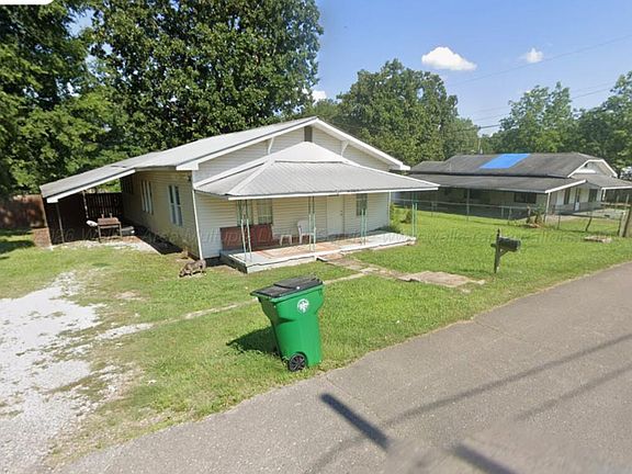 3rd image of 109 Levine St