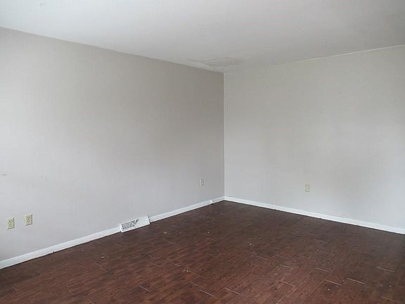 3rd image of 2813 Burton Ave