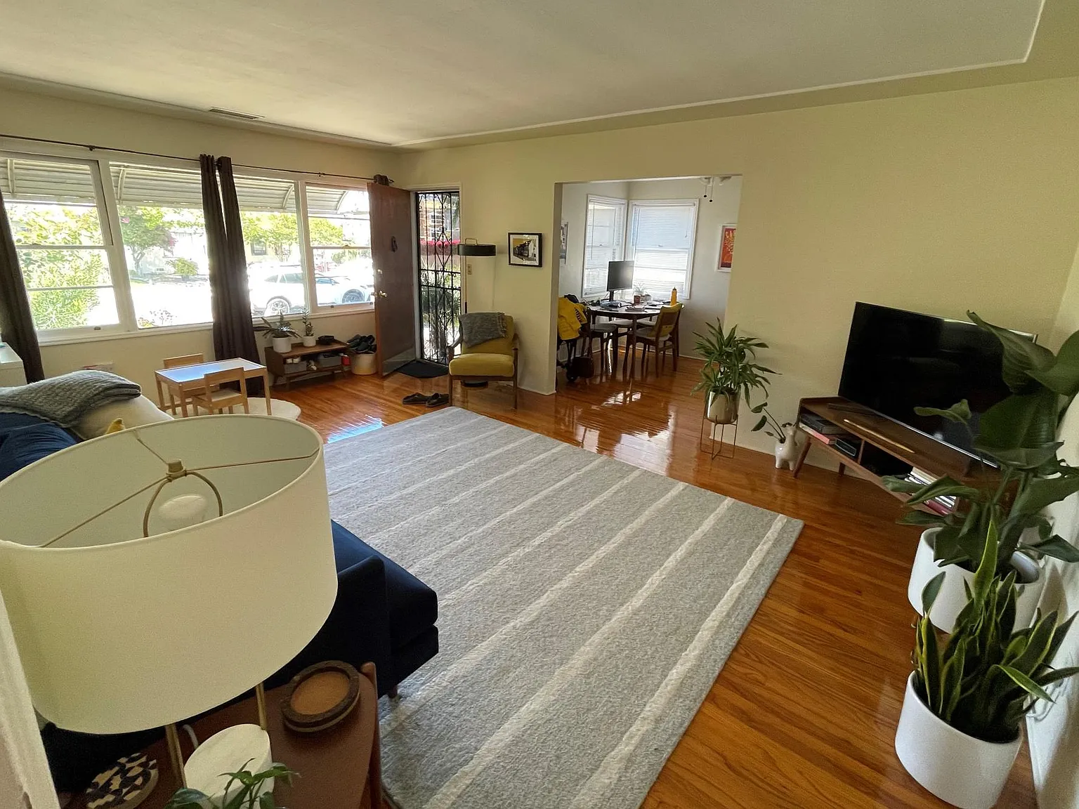 3 bed, 1250 sqft, $4,950 — Photo 2