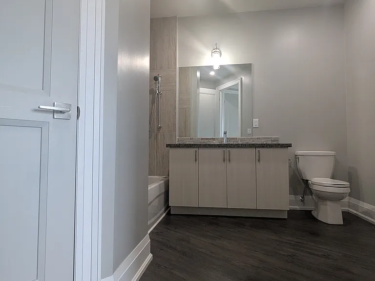 121 King St W — Photo 83