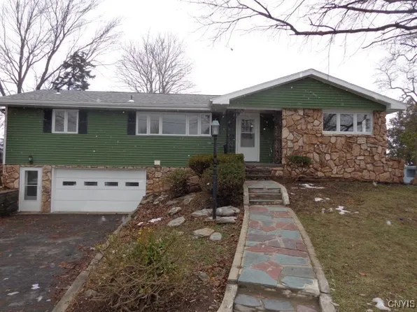 3995 Douglas Heights Dr, Canastota, NY 13032