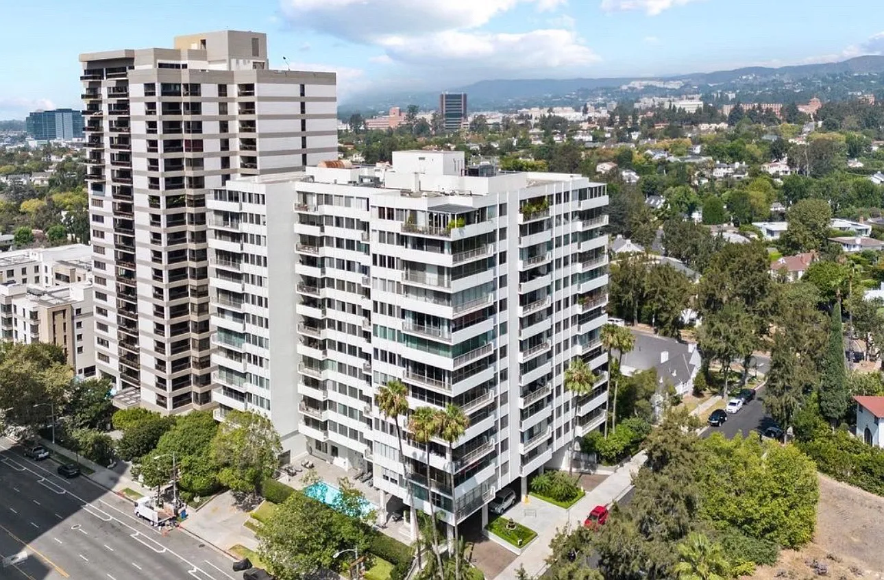 10433 Wilshire Blvd — Photo 1