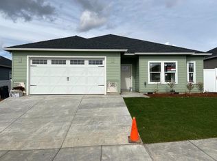 1739 Luxor Ln, Medford, OR 97504