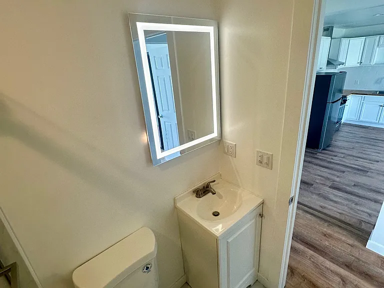 8958 N Swinton Ave — Photo 24