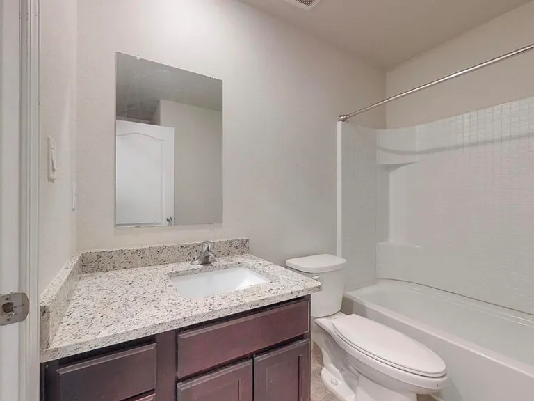 1504 Gulfstream Dr SE — Photo 16