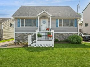 2543 Bayview Ave, Wantagh, NY 11793