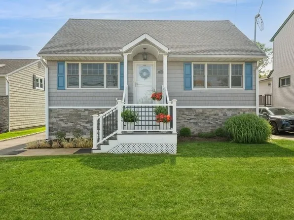 2543 Bayview Avenue, Wantagh, NY 11793