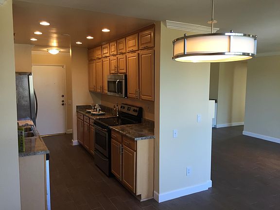 2nd image of 307 Montana Avenue # Third Floor