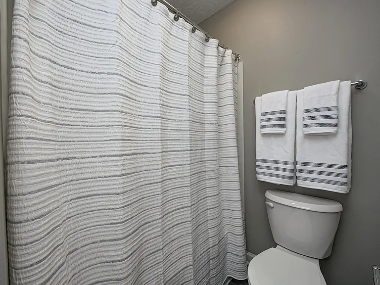 Ivy Knoll Apartments — Photo 23
