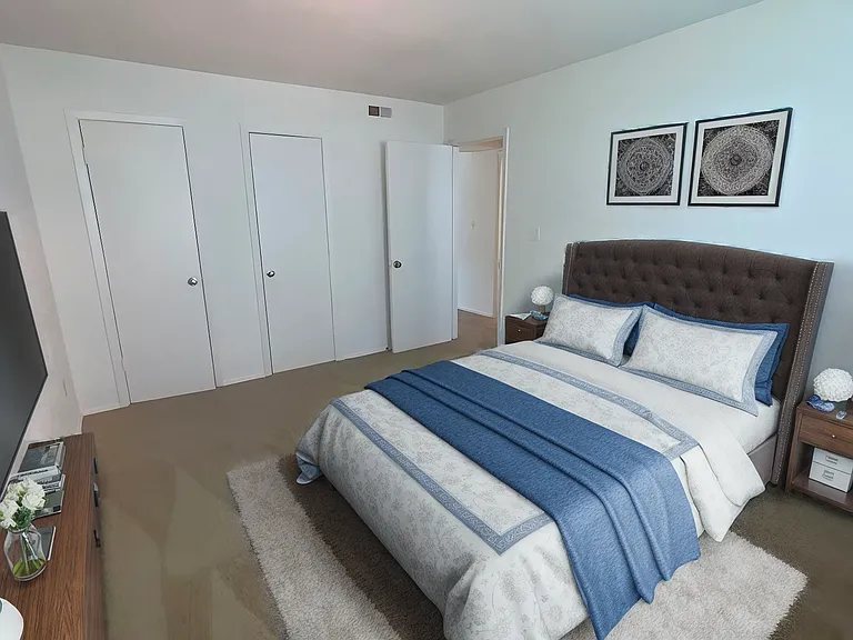 Webster Court Apartments — Photo 5