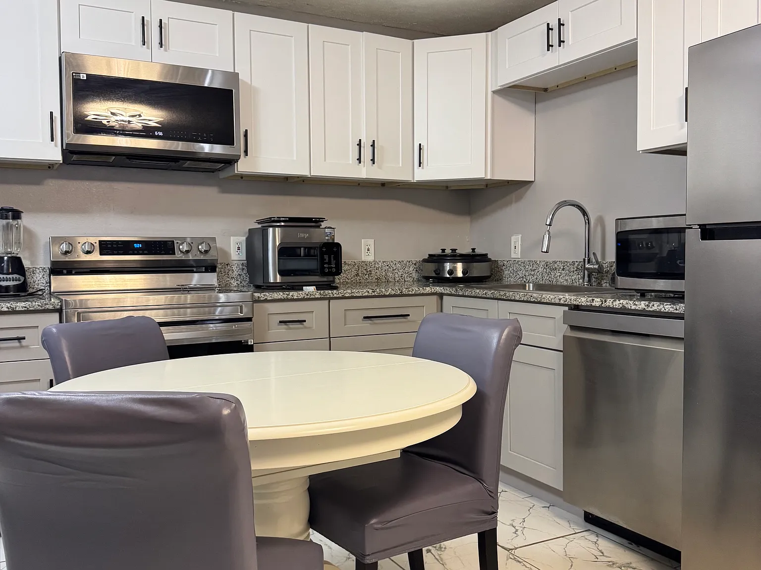 2 bed, 1.5 bath, 825 sqft, $1,600 — Photo 4