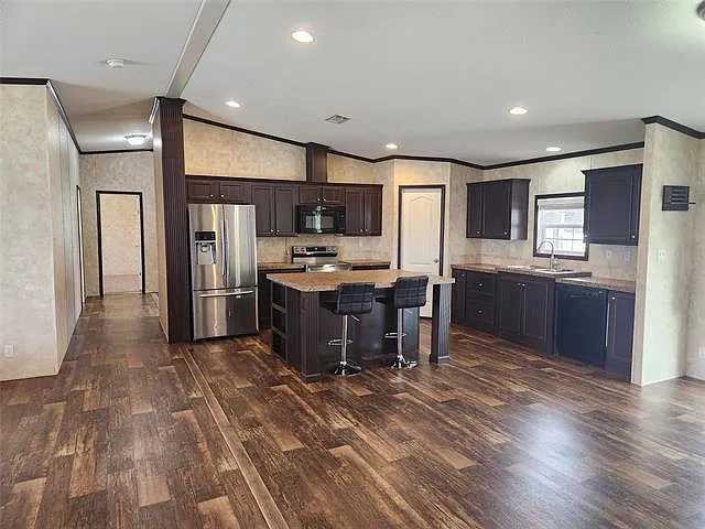 4 bed, 2176 sqft, $2,500 — Photo 3