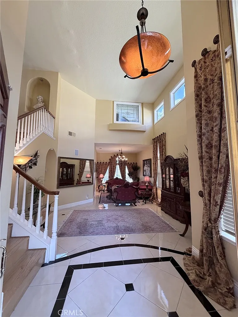 4 bed, 2496 sqft, $6,000 — Photo 3