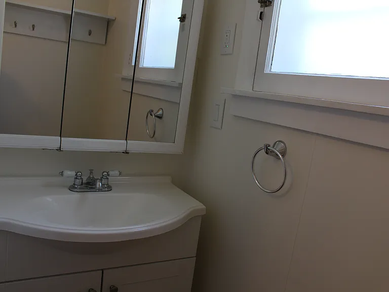 513 S Albany St — Photo 15