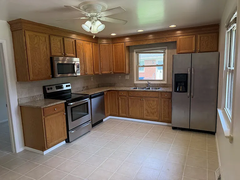 132 Marion Dr #132 — Photo 2