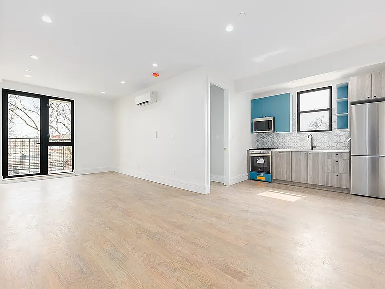 126 E 54th St #3B — Photo 3