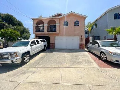 3 bed, 2.5 bath, 1950 sqft, $3,950 — Photo 1