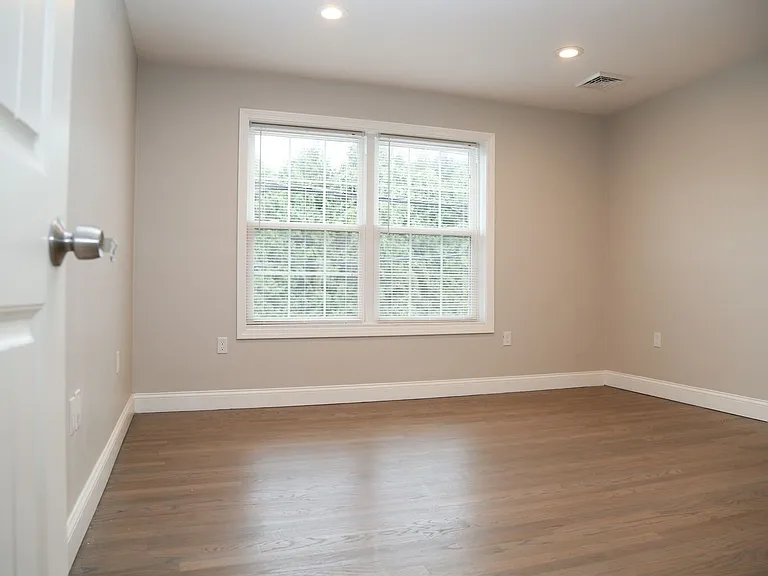 517 Admiral St — Photo 35