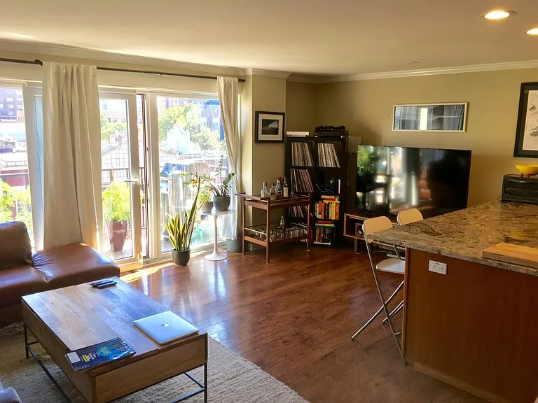 1300 University St #5B — Photo 6