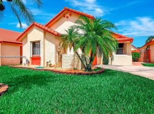 700 SW 113th Ave, Pembroke Pines, FL 33025