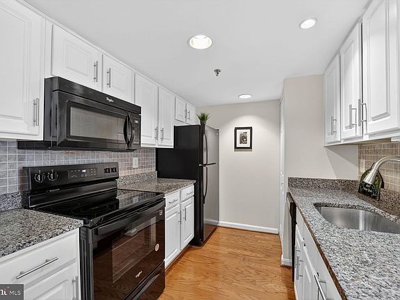2nd image of 900 N Taylor St APT 625