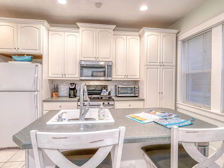 1102 Wesley Ave #1 — Photo 13