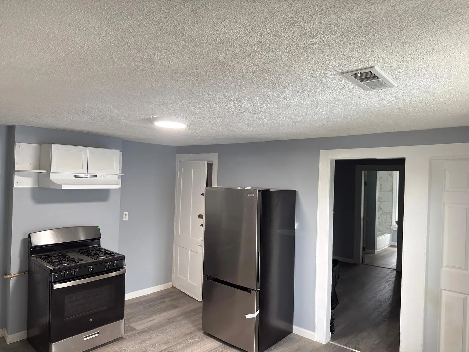 2 bed, 1100 sqft, $1,750 — Photo 3
